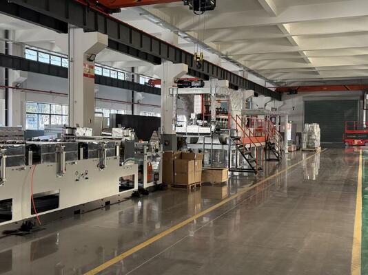 Купить Высокопроизводительный энергосберегающий экструдер с двумя винтами для производства PET-листов с использованием 100% переработанного материала online manufacture